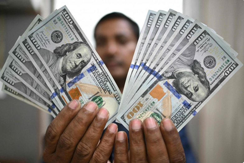 Đồng USD lao dốc không tưởng, châu Âu và châu Á bắt tay nhau đánh bật Mỹ? - ảnh 1