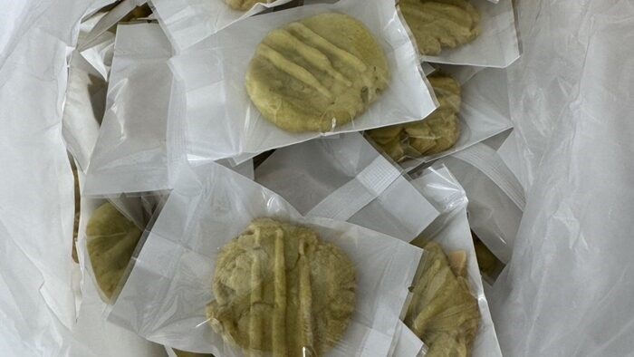 Đột kích căn nhà 3 tầng, phát hiện số lượng lớn thạch, bánh quy cho trẻ em pha cần sa khiến dư luận phẫn nộ - ảnh 6