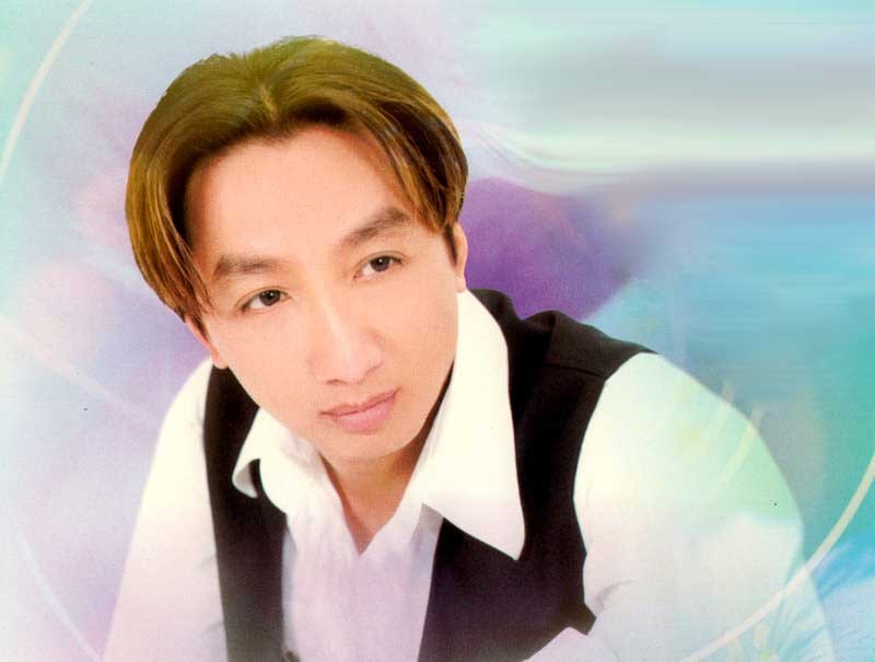 Nam ca sĩ chuyên hát 'nhạc nghèo', 13 năm trước đã nhận cát-xê 140 triệu đồng/show, U70 hạnh phúc bên vợ trẻ kém 30 tuổi - ảnh 1