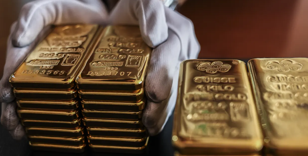 Giá vàng giảm sau tuyên bố mới về việc áp thuế vàng thỏi của ông Trump - ảnh 1