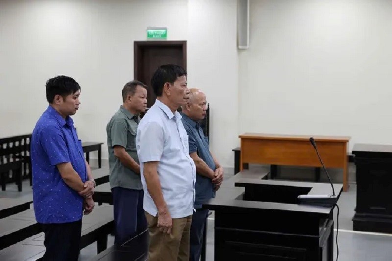 Tuyên án tù 2 cựu Phó Chủ tịch xã cùng cán bộ địa chính và phó trưởng thôn - ảnh 1