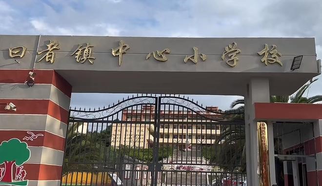 Phát hiện 37kg thịt lợn mốc xanh và bốc mùi thối trong căng tin trường tiểu học khiến dư luận chấn động - ảnh 1