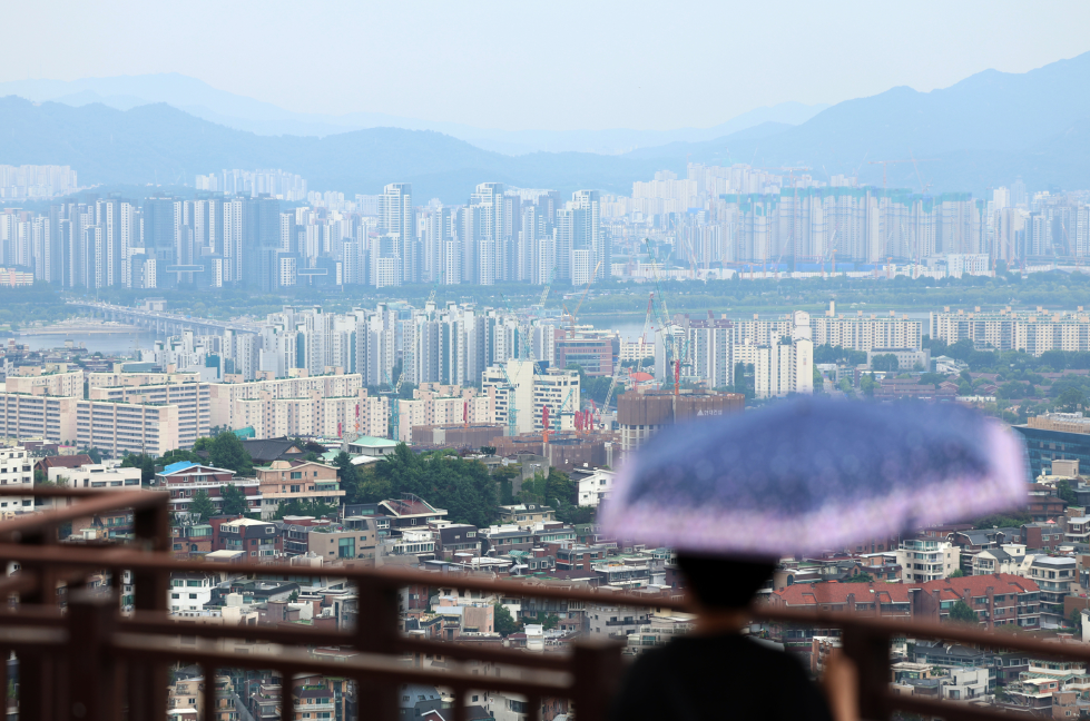 Siêu cường châu Á lung lay: Dân 'nợ ngập đầu' vì vay tiền đổ vào bất động sản và cổ phiếu - ảnh 1