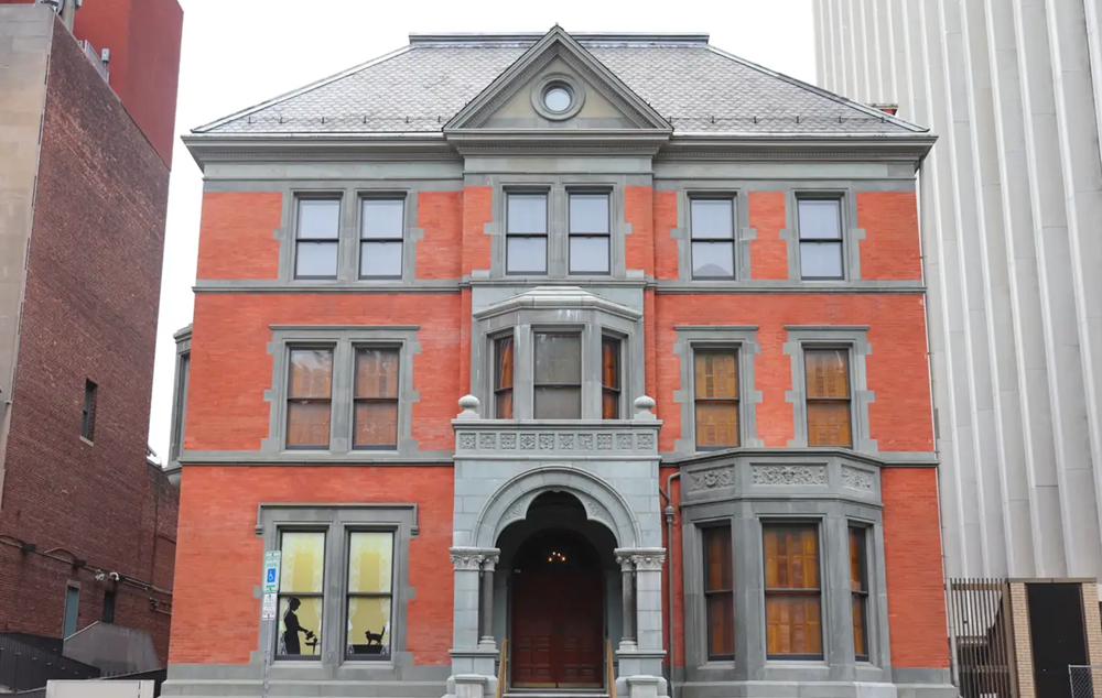 Choáng ngợp căn biệt thự 27 phòng của đại gia ngành bia, tường dát vàng lấp lánh - ảnh 1