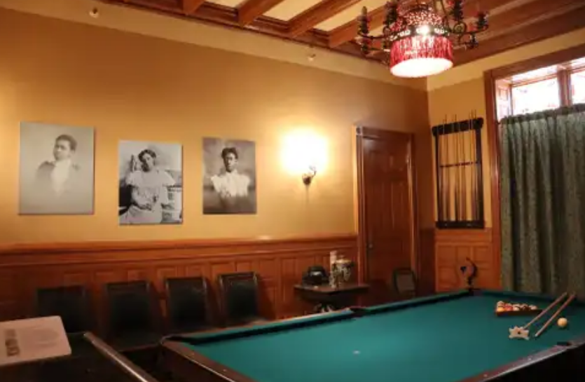 Choáng ngợp căn biệt thự 27 phòng của đại gia ngành bia, tường dát vàng lấp lánh - ảnh 5