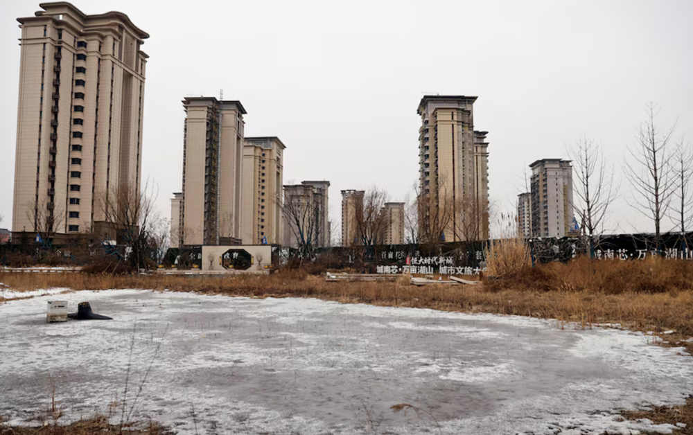 Biểu tượng bất động sản Trung Quốc sụp đổ: Evergrande chính thức hủy niêm yết, khép lại 4 năm khủng hoảng nợ - ảnh 1