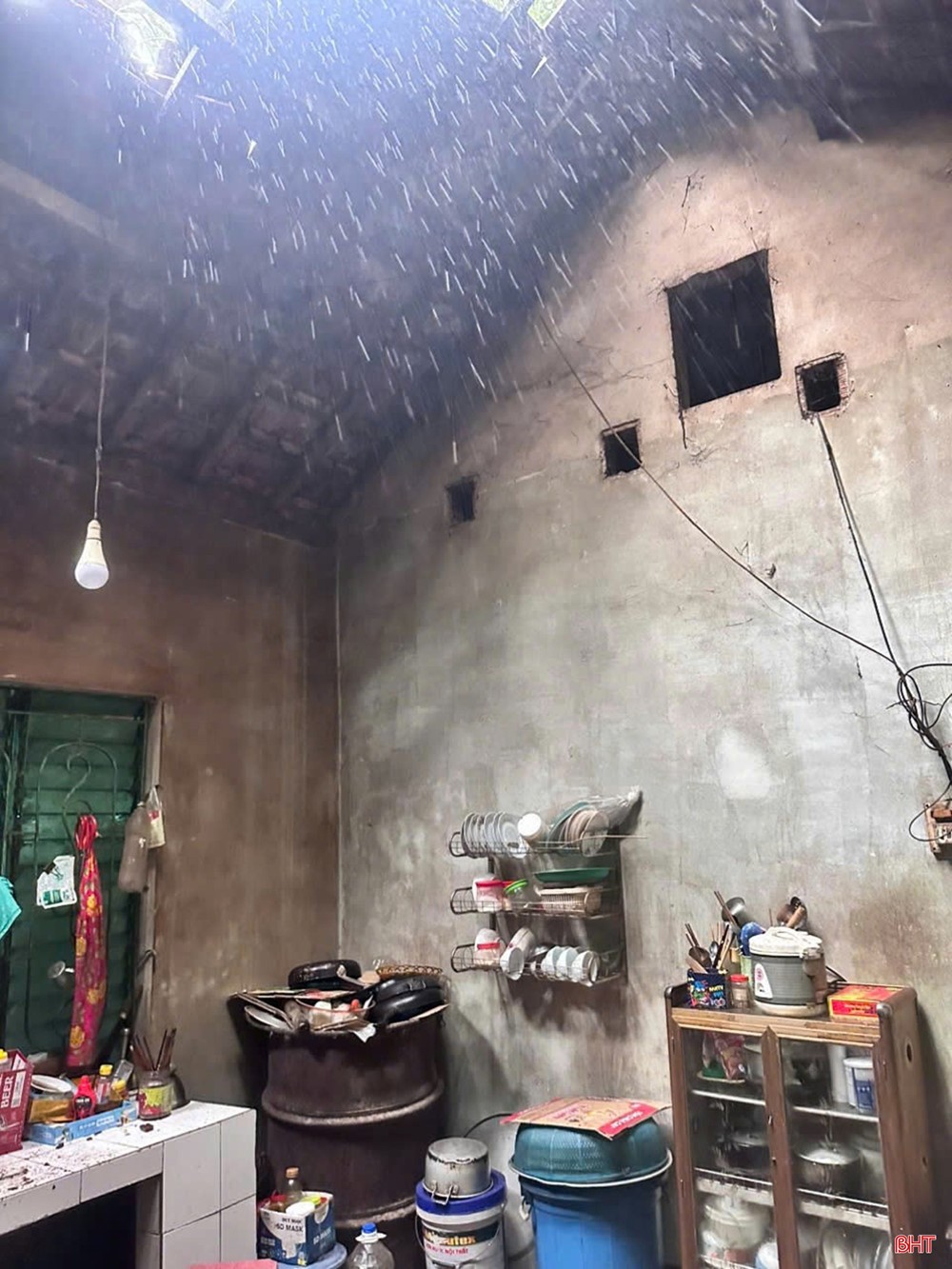 Hà Tĩnh sau bão số 5: Hơn 7.000 ngôi nhà bị hư hại, 10 người thương vong - ảnh 7