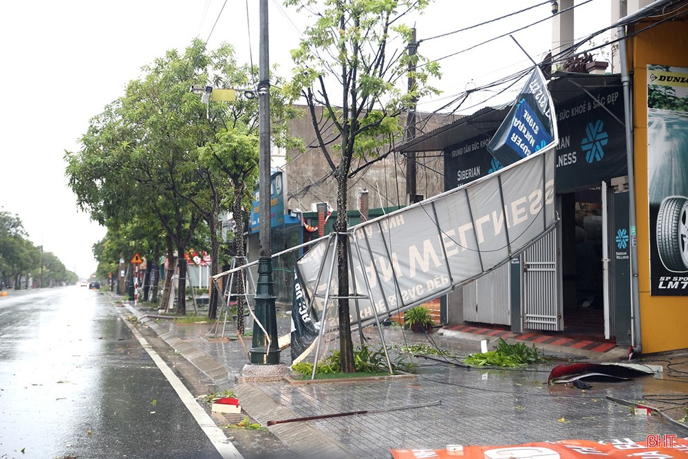 Hà Tĩnh sau bão số 5: Hơn 7.000 ngôi nhà bị hư hại, 10 người thương vong - ảnh 4