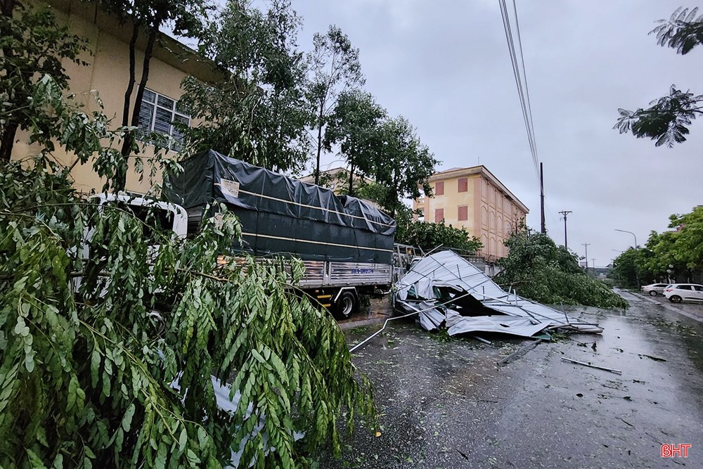 Hà Tĩnh sau bão số 5: Hơn 7.000 ngôi nhà bị hư hại, 10 người thương vong - ảnh 6