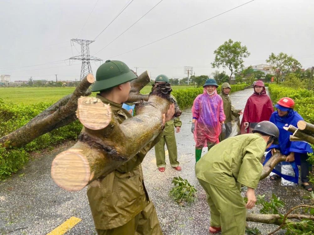 Hà Tĩnh sau bão số 5: Hơn 7.000 ngôi nhà bị hư hại, 10 người thương vong - ảnh 12