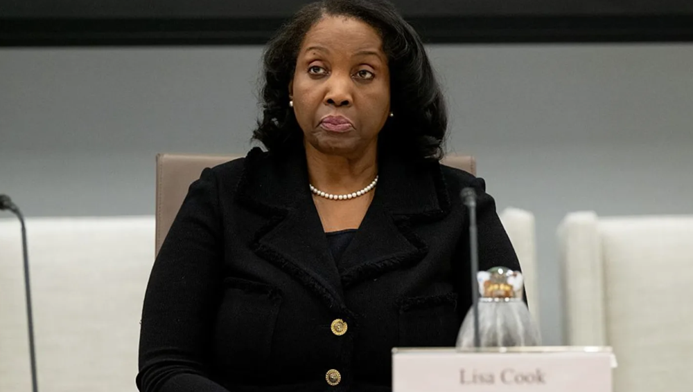 Chứng khoán châu Á đỏ lửa, USD suy yếu sau tuyên bố sốc của ông Trump - ảnh 1