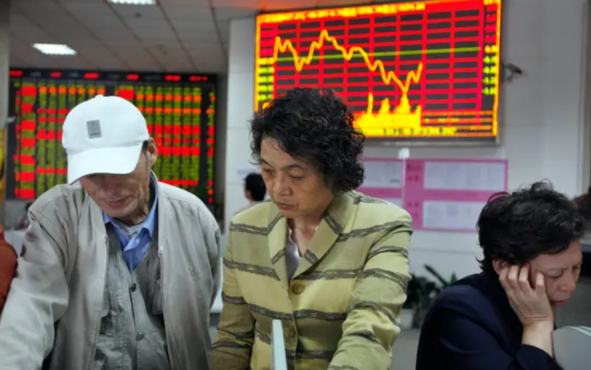 Người dân rút tiết kiệm đổ vào chứng khoán, chuyện gì đã xảy ra tại thị trường top đầu châu Á? - ảnh 1