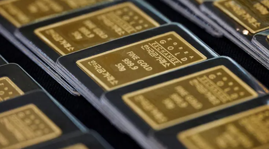 Bắt giữ một phụ nữ vận chuyển trái phép hơn 1 cân vàng - ảnh 1