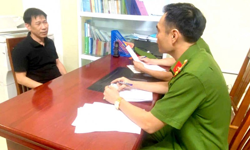 Khởi tố 4 cán bộ kiểm lâm nhận hối lộ - ảnh 2