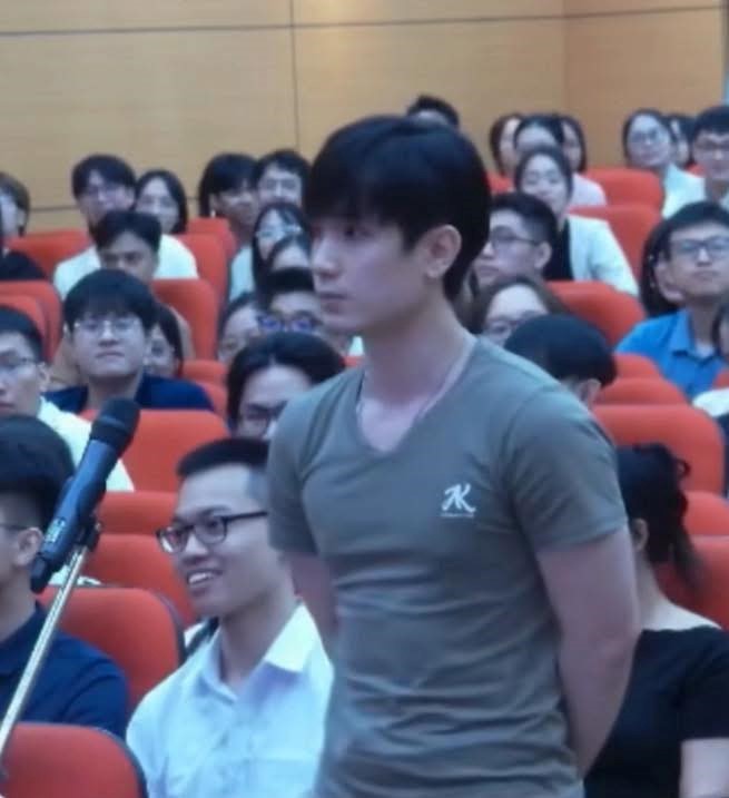 Chân dung hai tân bác sĩ nội trú hot nhất hôm nay: Nhan sắc như 'xé truyện bước ra', học vấn thế nào mà dân tình phải thán phục? - ảnh 1