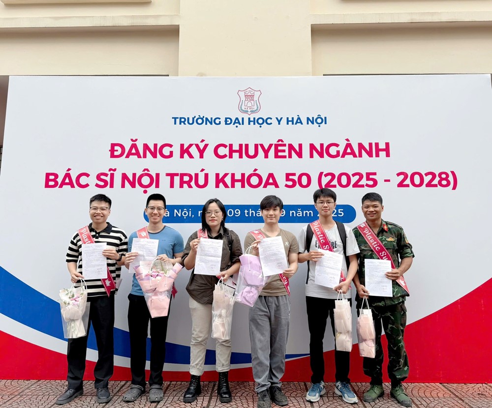 Chân dung hai tân bác sĩ nội trú hot nhất hôm nay: Nhan sắc như 'xé truyện bước ra', học vấn thế nào mà dân tình phải thán phục? - ảnh 3