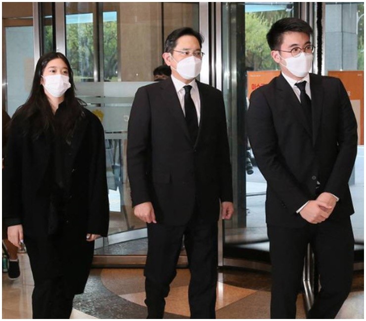 Quý tử Samsung từ bỏ quốc tịch Mỹ để nhập ngũ - ảnh 6