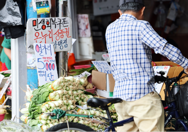 Sau Việt Nam, quốc gia châu Á phát gần 1,9 triệu đồng cho mỗi người dân - ảnh 3