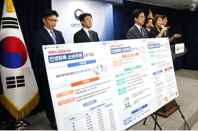 Sau Việt Nam, quốc gia châu Á phát gần 1,9 triệu đồng cho mỗi người dân - ảnh 4