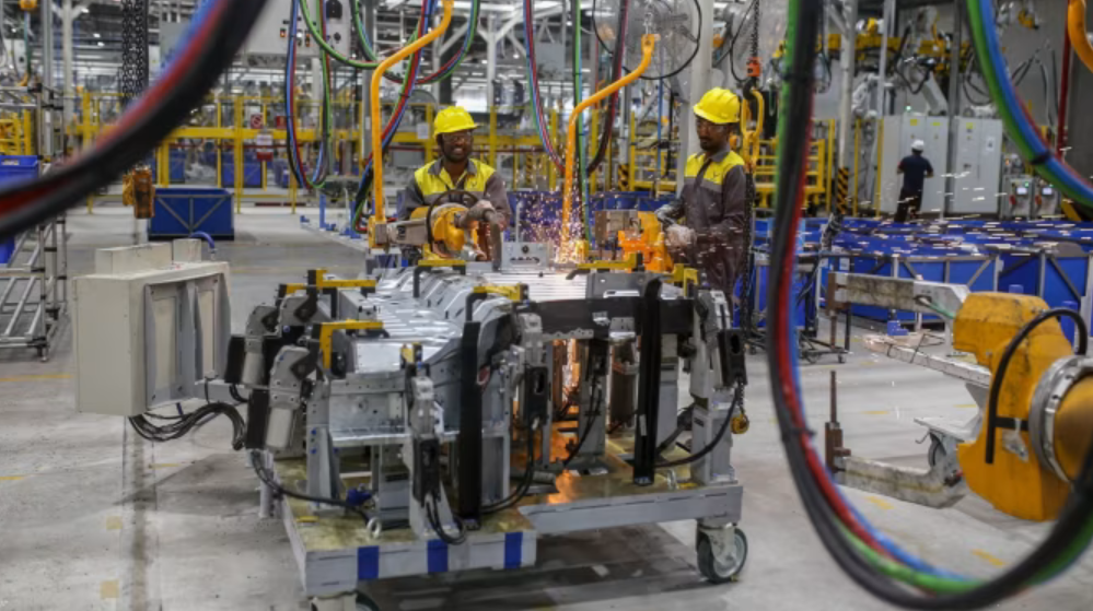 Chuyên gia hiến kế giúp nền kinh tế tăng trưởng nhanh nhất thế giới vượt rào thuế quan của Mỹ - ảnh 1