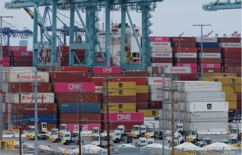 Mỹ đang nhập hàng từ EU nhiều hơn cả Trung Quốc, tăng thuế quan là ‘tự bắn vào chân mình’? - ảnh 2