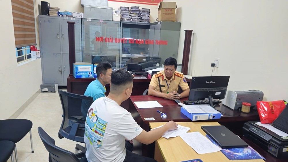 Xử phạt một tài xế xe ô tô 19 triệu đồng - ảnh 1