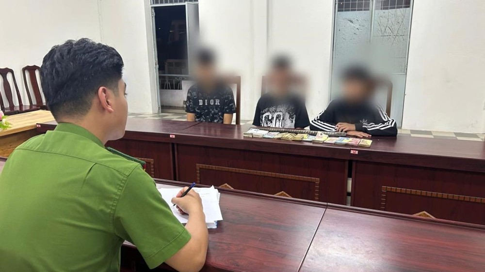 Bắt V.T.B. sinh năm 2001 cùng đồng bọn trộm két sắt trong bão số 10 - ảnh 1