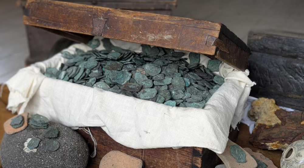 Phát hiện kho báu 1.000 đồng tiền vàng, bạc dưới biển, trị giá hơn 26 tỷ đồng - ảnh 1