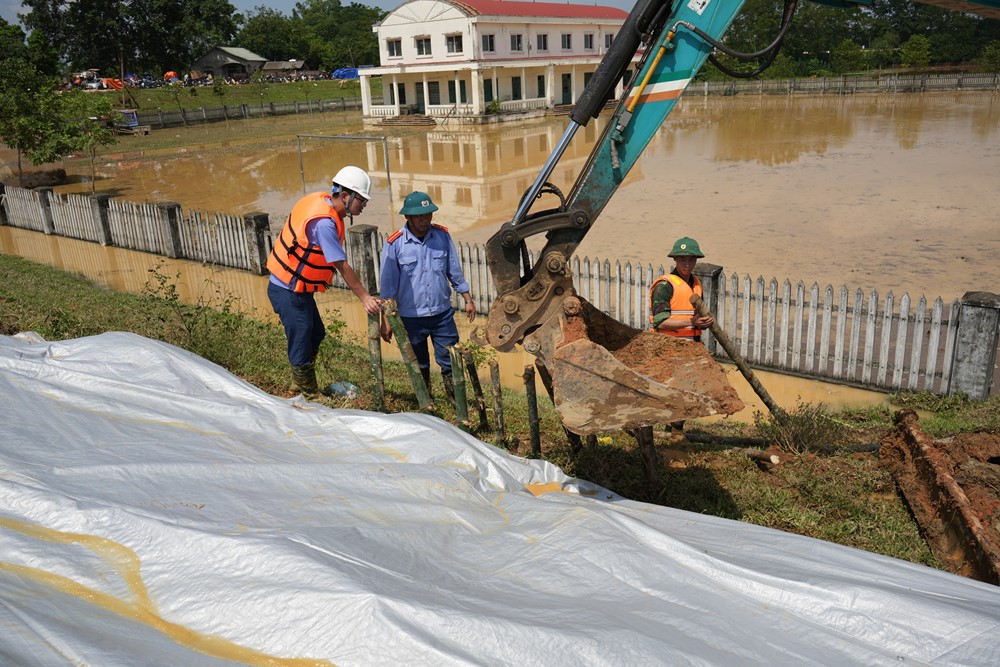 Bí thư thôn đột ngột qua đời khi tham gia chống lũ - ảnh 2
