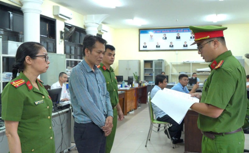 Bắt nguyên Phó Chủ tịch UBND phường sinh năm 1983 - ảnh 2