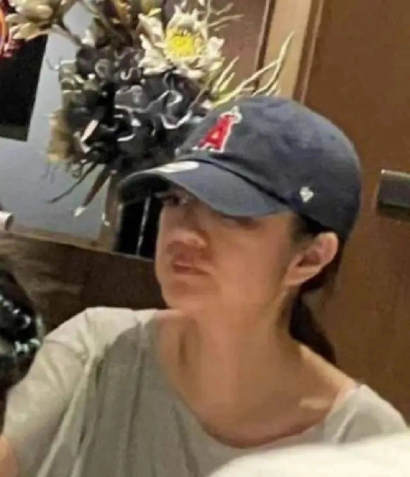 Nữ diễn viên nổi tiếng lộ diện với gương mặt tiều tụy, bế con về nhà ngoại sau khi chồng doanh nhân bị bắt - ảnh 4