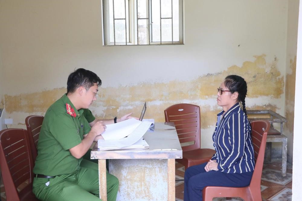 Bắt nữ cán bộ ngân hàng sinh năm 1964 trốn truy nã suốt 30 năm - ảnh 1