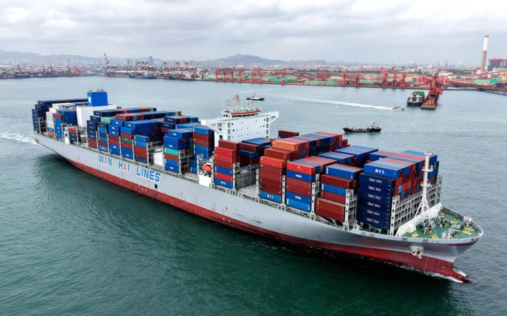 Hàng loạt nhà xuất khẩu thức trắng đêm giao hàng, chuyện gì đang xảy ra tại nền kinh tế lớn thứ hai thế giới? - ảnh 1