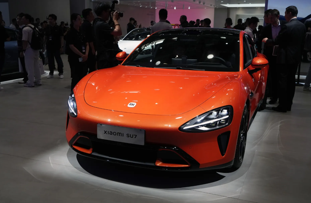 Xe điện cháy rụi sau va chạm khiến anh D. tử vong: Thiết kế tay nắm cửa bị nghi 'giam người trong xe', người dân muốn cứu nhưng bất lực - ảnh 2