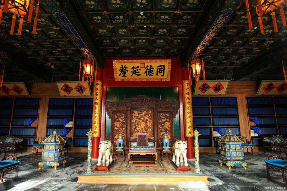 Choáng ngợp căn biệt phủ của 'đại gia' nổi tiếng chứa nhiều gỗ quý, một cây cột cũng hơn 9.000 tỷ đồng - ảnh 2