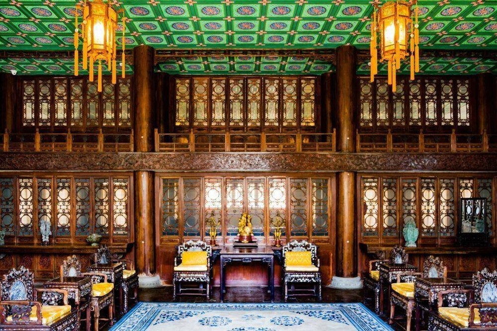 Choáng ngợp căn biệt phủ của 'đại gia' nổi tiếng chứa nhiều gỗ quý, một cây cột cũng hơn 9.000 tỷ đồng - ảnh 3