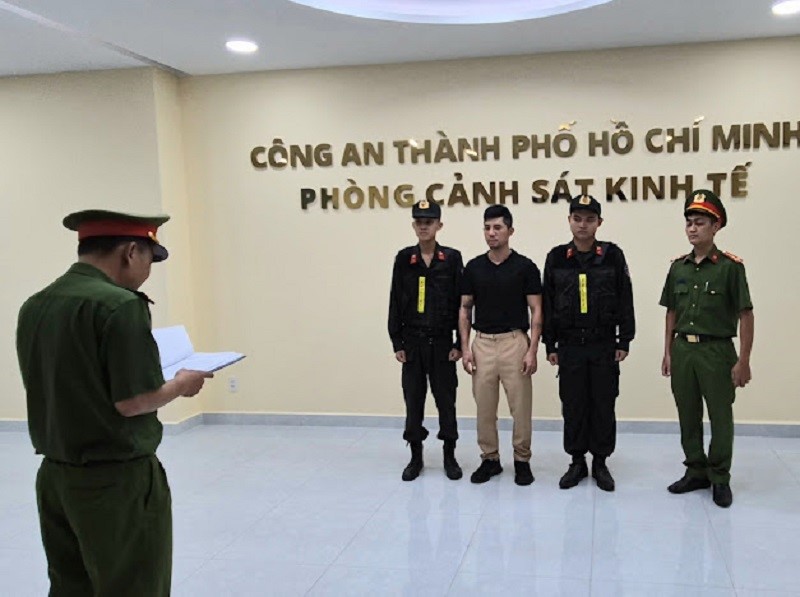 Khởi tố, bắt nhạc sĩ Lương Bằng Quang - chồng Ngân 98 - ảnh 1