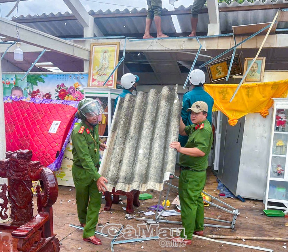 Lốc xoáy gây thiệt hại tới 900 triệu đồng cho một xã ở Cà Mau - ảnh 2