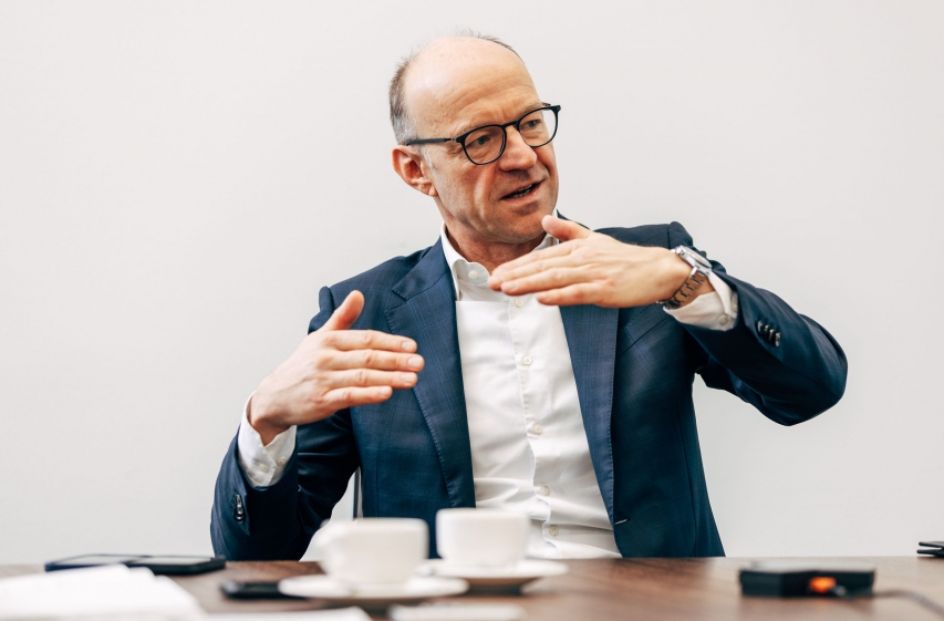 Mỹ giáng đòn thuế quan, Trung Quốc cắt nguồn chip: Huyền thoại ô tô Đức lỗ kỷ lục, châu Âu rúng động - ảnh 3