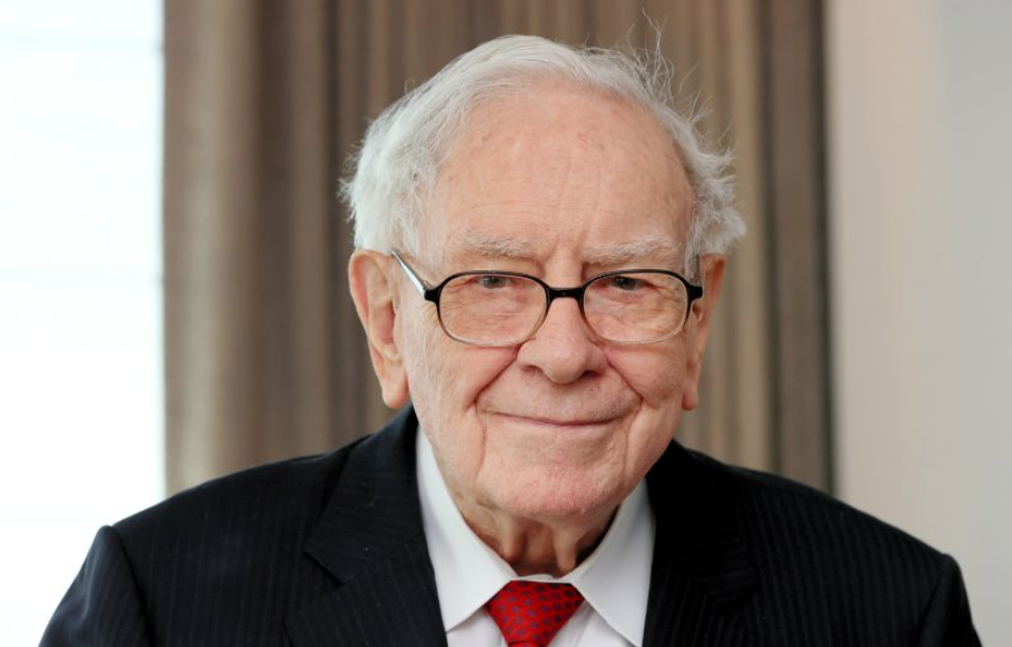 Warren Buffett nói lời tạm biệt: Tăng tốc trao tặng khối tài sản 149 tỷ USD và chuẩn bị bàn giao quyền lực tài chính - ảnh 1