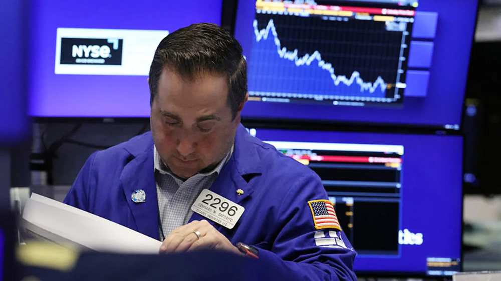 Phố Wall chao đảo tối 14/11: Dow Jones bốc hơi hơn 300 điểm, vàng lao dốc khi Fed phát tín hiệu cứng rắn - ảnh 1