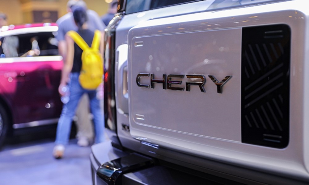 Dùng xe điện bắt chước Land Rover leo 999 bậc thang, hãng ô tô Trung Quốc nhận cái kết đắng - ảnh 1