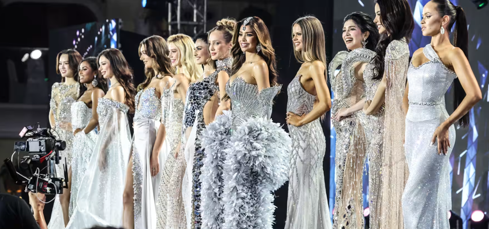 Bên trong 'lò luyện hoa hậu' nổi tiếng thế giới: Vận hành như nhà máy lắp ráp ô tô, chỉ 20/450 người được chọn, sẽ đào tạo miễn phí trong 6 tháng - ảnh 1