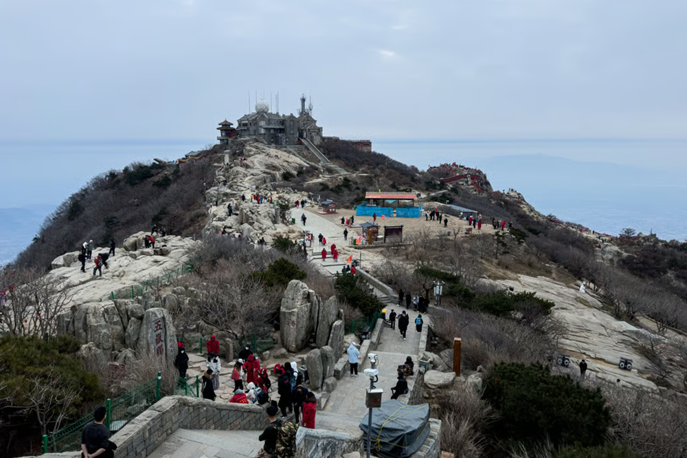 Phạt tù nam du khách viết tên lên 35 di tích tại ngọn núi được UNESCO công nhận - ảnh 3
