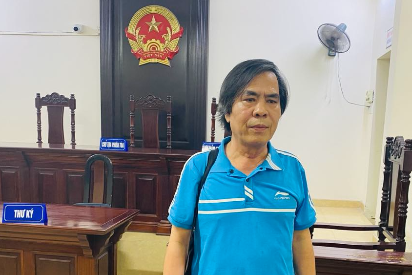 Vụ cựu sinh viên Đại học Kinh tế Quốc dân đòi bồi thường 45 tỷ: Phía bị đơn xin hoãn tòa - ảnh 2