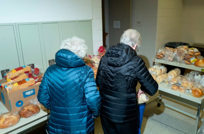 Chuyện lạ tại nền kinh tế lớn nhất thế giới: Người dân chật vật mưu sinh, đến ngày 3 bữa cũng không dám chắc - ảnh 2