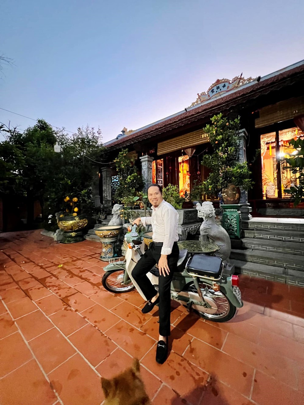 Nam nghệ sĩ Việt sở hữu nhà phố đắt đỏ, biệt phủ 1.000m2, phủ thờ có nội thất dát vàng - ảnh 2