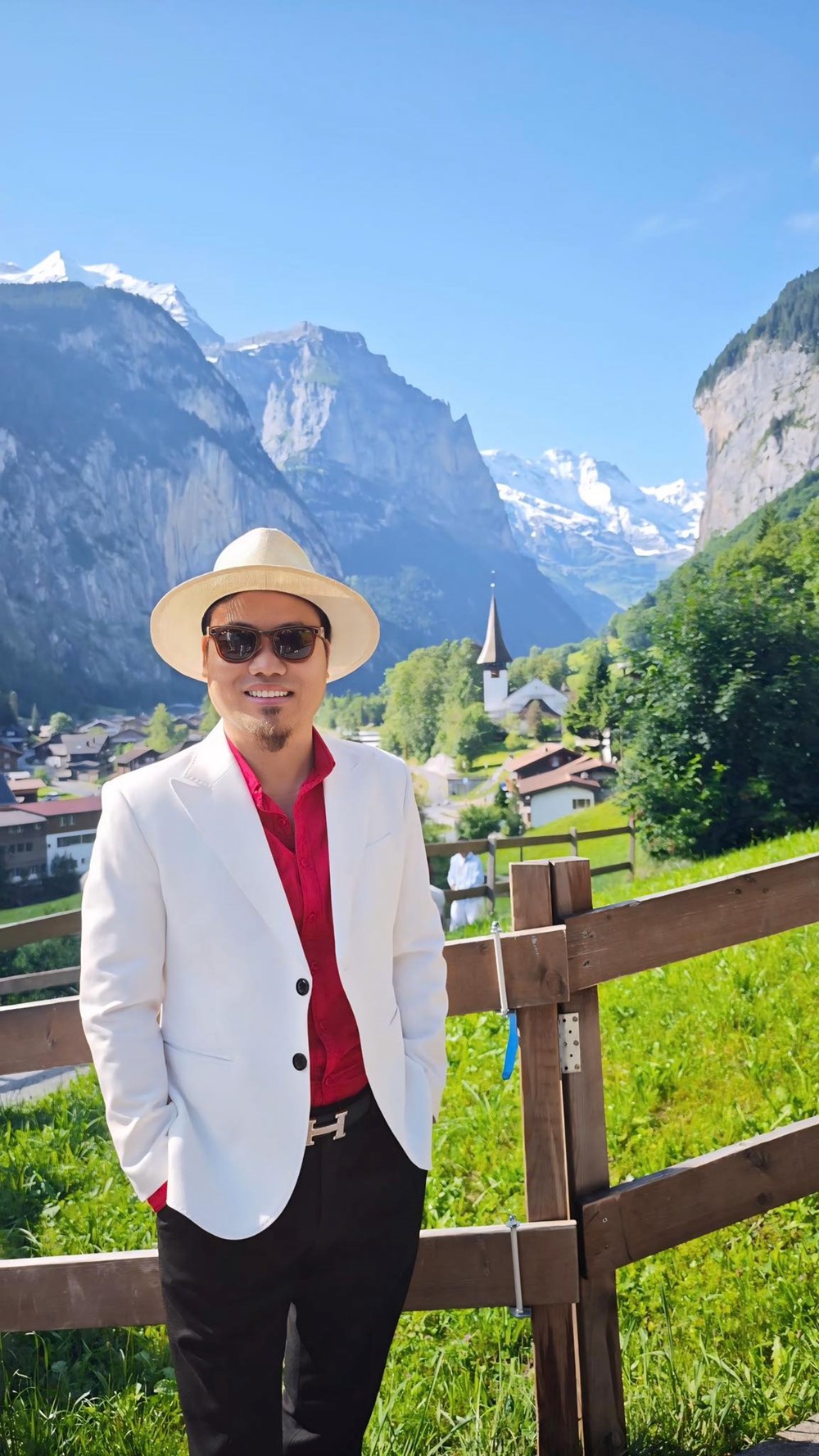 Nam nghệ sĩ Việt sở hữu nhà phố đắt đỏ, biệt phủ 1.000m2, phủ thờ có nội thất dát vàng - ảnh 1