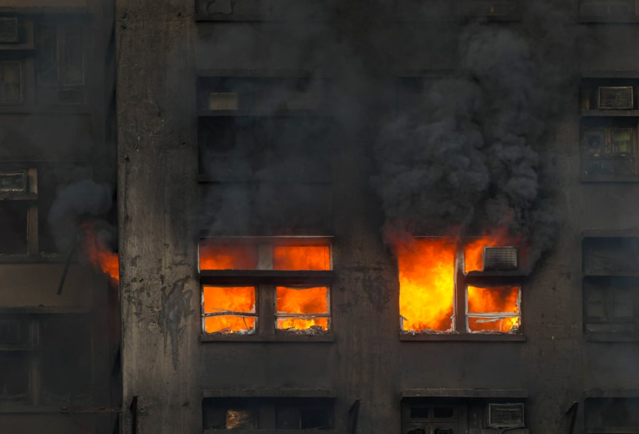 Chùm ảnh 'biển lửa’ kinh hoàng trong thảm kịch cháy chung cư ở Hồng Kông - ảnh 11