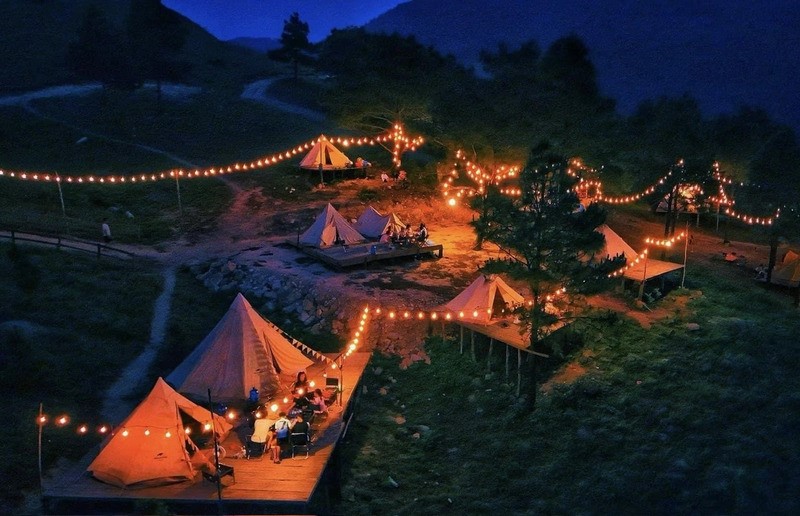 Cách Hà Nội chỉ 2 tiếng đi xe có một đồi cỏ cháy đẹp như phim Hàn Quốc, rất nguyên sơ, cắm trại đẹp đỉnh - ảnh 6